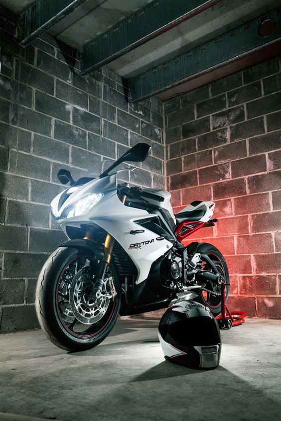 Фото Triumph Daytona 675